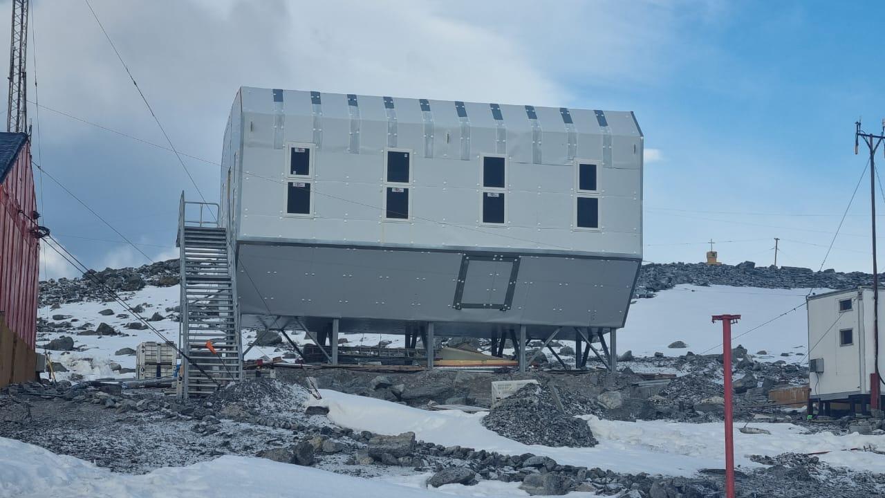 Laboratorios científicos antárticos - ventanas fabricadas por KLOSS ABERTURAS. 